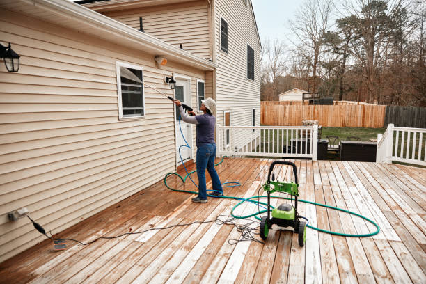 Best Deck Pressure Washing  in Dubuque, IA